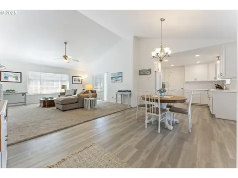 588 Madison Street Coos Bay OR 97420