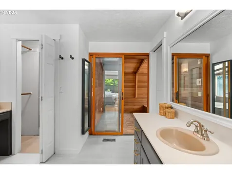 9 Del Prado Street Lake Oswego OR 97035