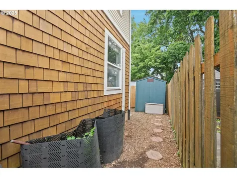 1333 NE Bryant Court Portland OR 97211