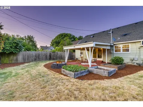 7067 N Dwight Avenue Portland OR 97203