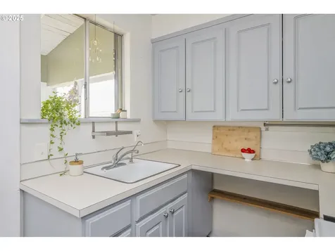 7027 NE Klickitat Street Portland OR 97213
