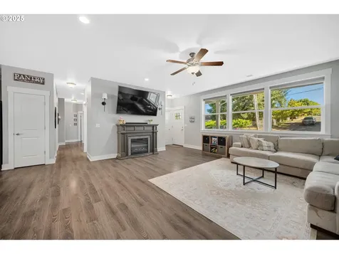 1194 SW Maple Street Dallas OR 97338