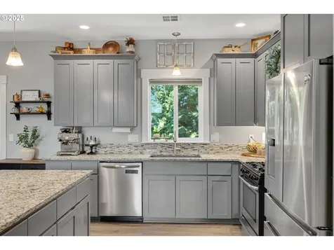 1194 SW Maple Street Dallas OR 97338