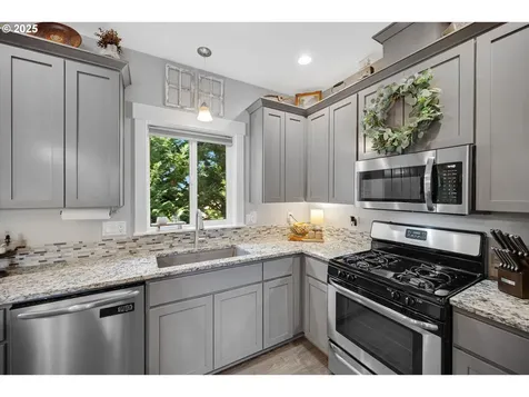 1194 SW Maple Street Dallas OR 97338