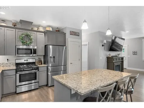 1194 SW Maple Street Dallas OR 97338