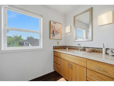 1805 NE Halsey Street Portland OR 97232