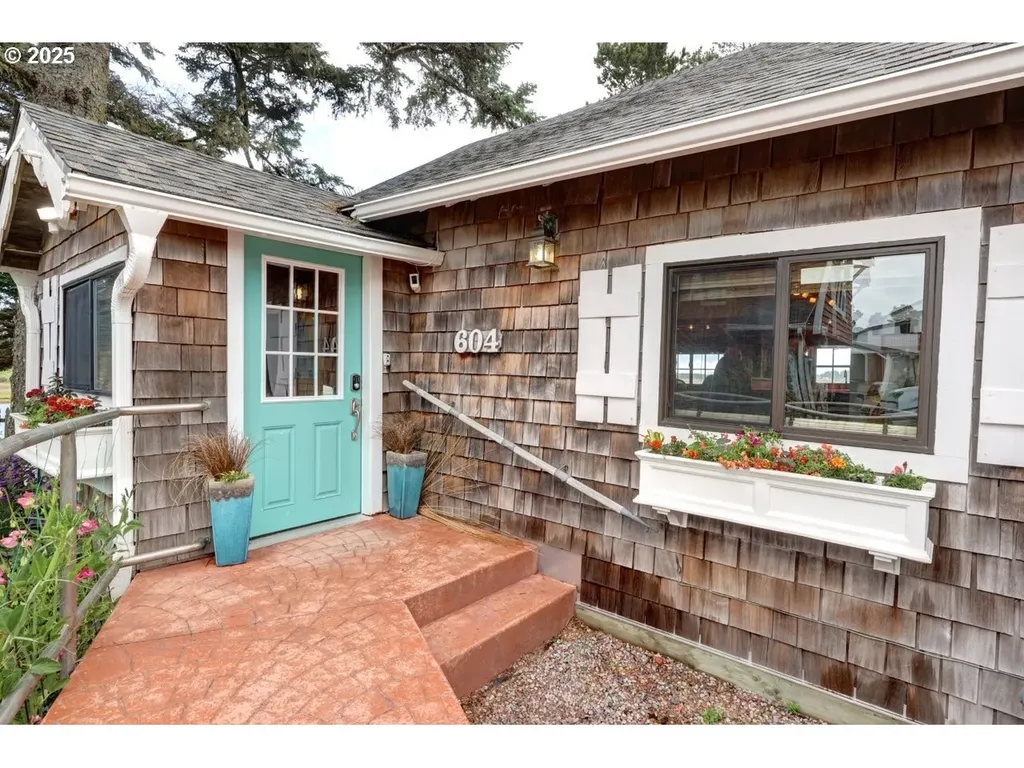 604 15th Avenue Seaside OR 97138