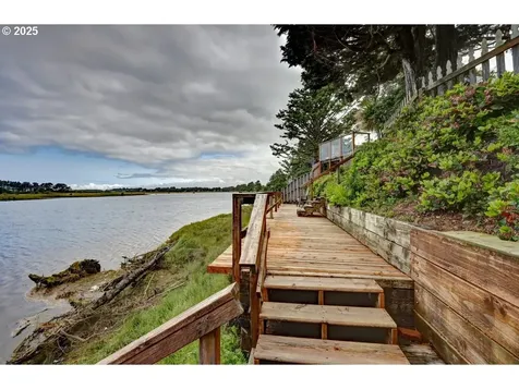 604 15th Avenue Seaside OR 97138