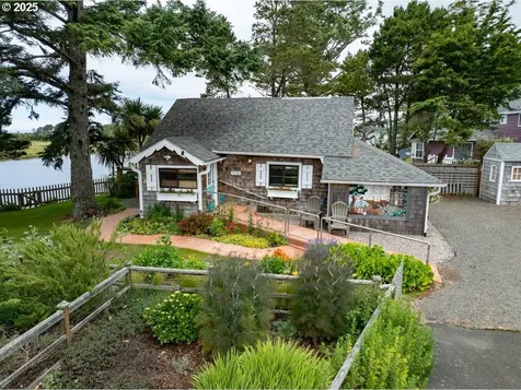 604 15th Avenue Seaside OR 97138