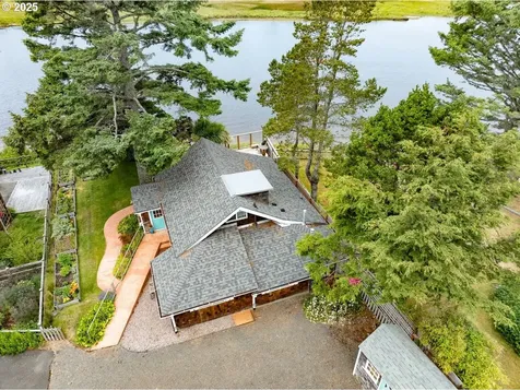 604 15th Avenue Seaside OR 97138