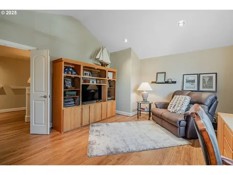 6004 NW Landing Drive Portland OR 97229