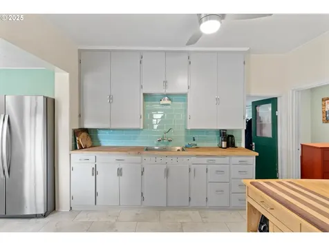 116 Cowing Street Silverton OR 97381