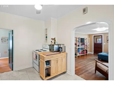 116 Cowing Street Silverton OR 97381
