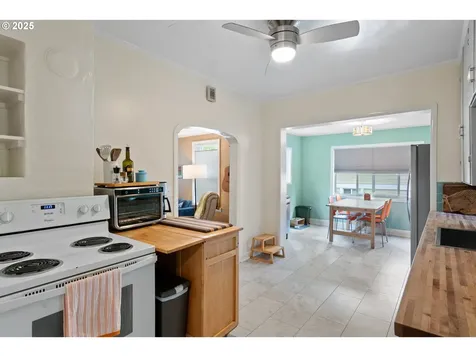 116 Cowing Street Silverton OR 97381