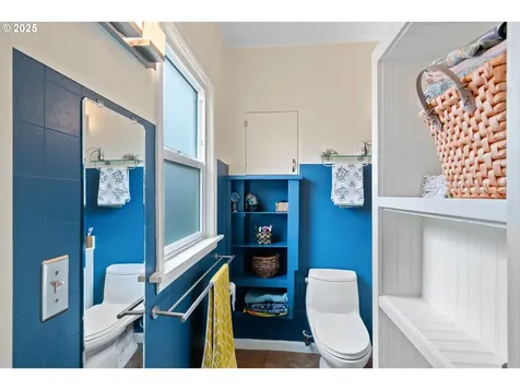 116 Cowing Street Silverton OR 97381