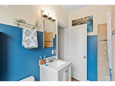 116 Cowing Street Silverton OR 97381