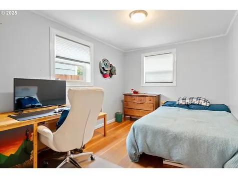 116 Cowing Street Silverton OR 97381