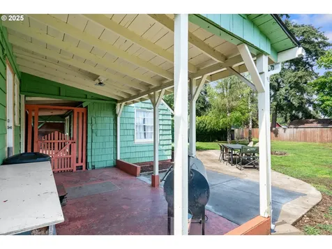 116 Cowing Street Silverton OR 97381