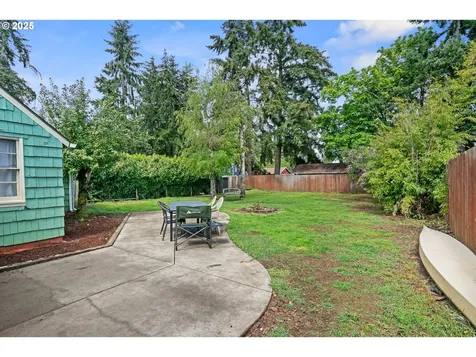 116 Cowing Street Silverton OR 97381