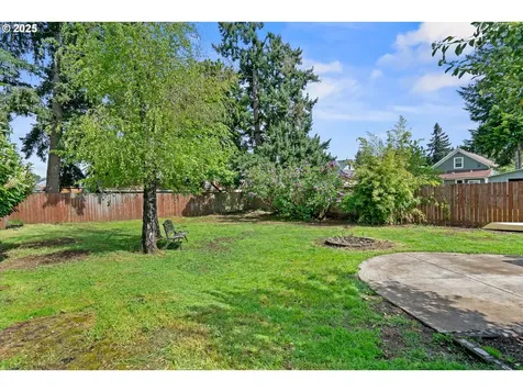 116 Cowing Street Silverton OR 97381