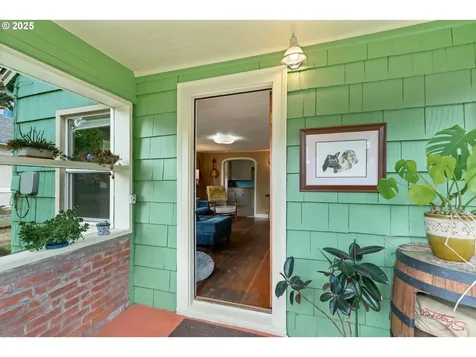 116 Cowing Street Silverton OR 97381