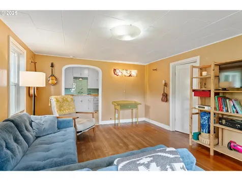 116 Cowing Street Silverton OR 97381