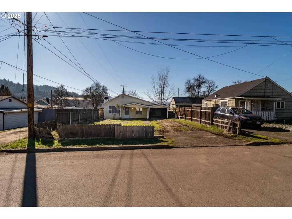 1235 NE Freemont Avenue Roseburg OR 97470