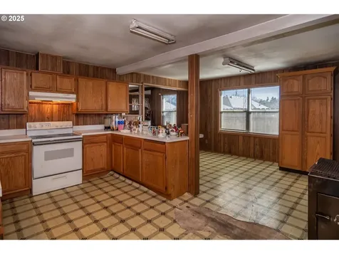 1235 NE Freemont Avenue Roseburg OR 97470