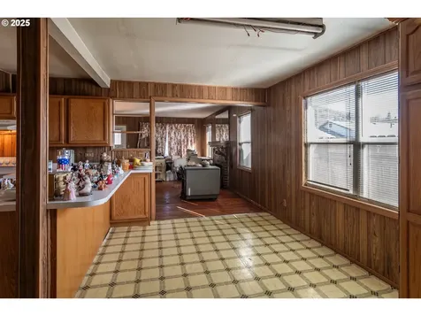 1235 NE Freemont Avenue Roseburg OR 97470