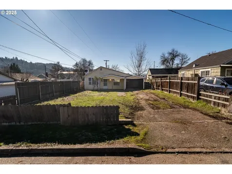1235 NE Freemont Avenue Roseburg OR 97470