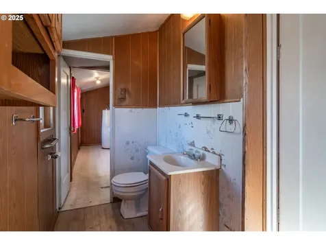 1235 NE Freemont Avenue Roseburg OR 97470