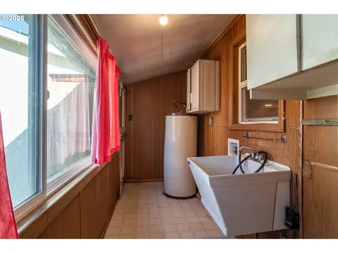 1235 NE Freemont Avenue Roseburg OR 97470