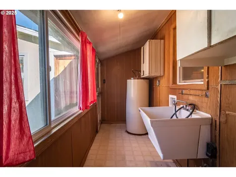 1235 NE Freemont Avenue Roseburg OR 97470
