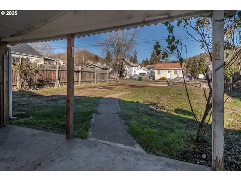 1235 NE Freemont Avenue Roseburg OR 97470