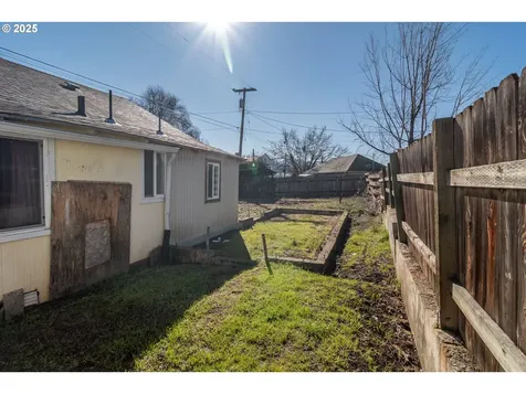 1235 NE Freemont Avenue Roseburg OR 97470