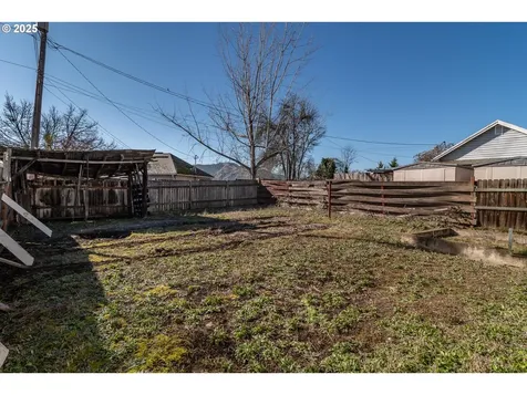 1235 NE Freemont Avenue Roseburg OR 97470