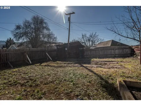 1235 NE Freemont Avenue Roseburg OR 97470