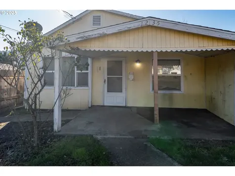 1235 NE Freemont Avenue Roseburg OR 97470