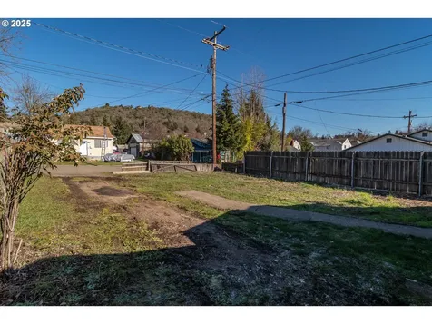 1235 NE Freemont Avenue Roseburg OR 97470