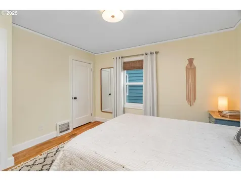 936 NE 79th Avenue Portland OR 97213