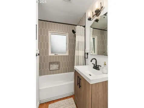 936 NE 79th Avenue Portland OR 97213