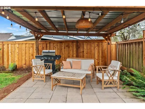 936 NE 79th Avenue Portland OR 97213