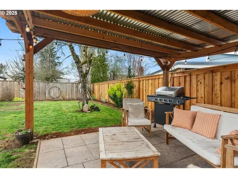 936 NE 79th Avenue Portland OR 97213