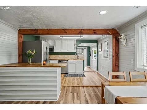295 10th Street Lyons OR 97358