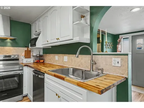 295 10th Street Lyons OR 97358