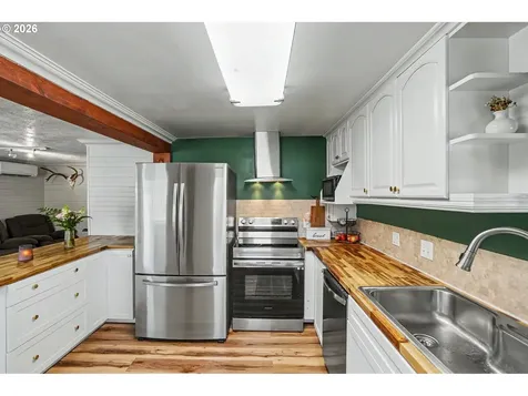 295 10th Street Lyons OR 97358
