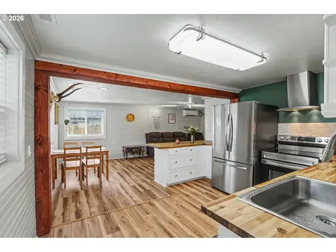 295 10th Street Lyons OR 97358