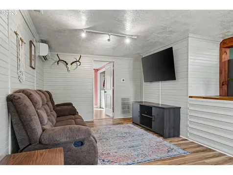295 10th Street Lyons OR 97358