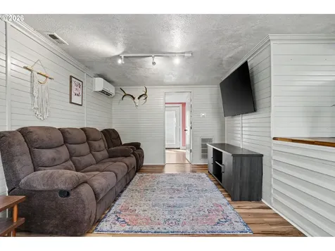 295 10th Street Lyons OR 97358
