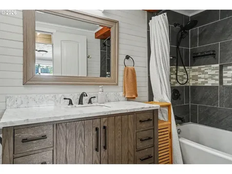 295 10th Street Lyons OR 97358